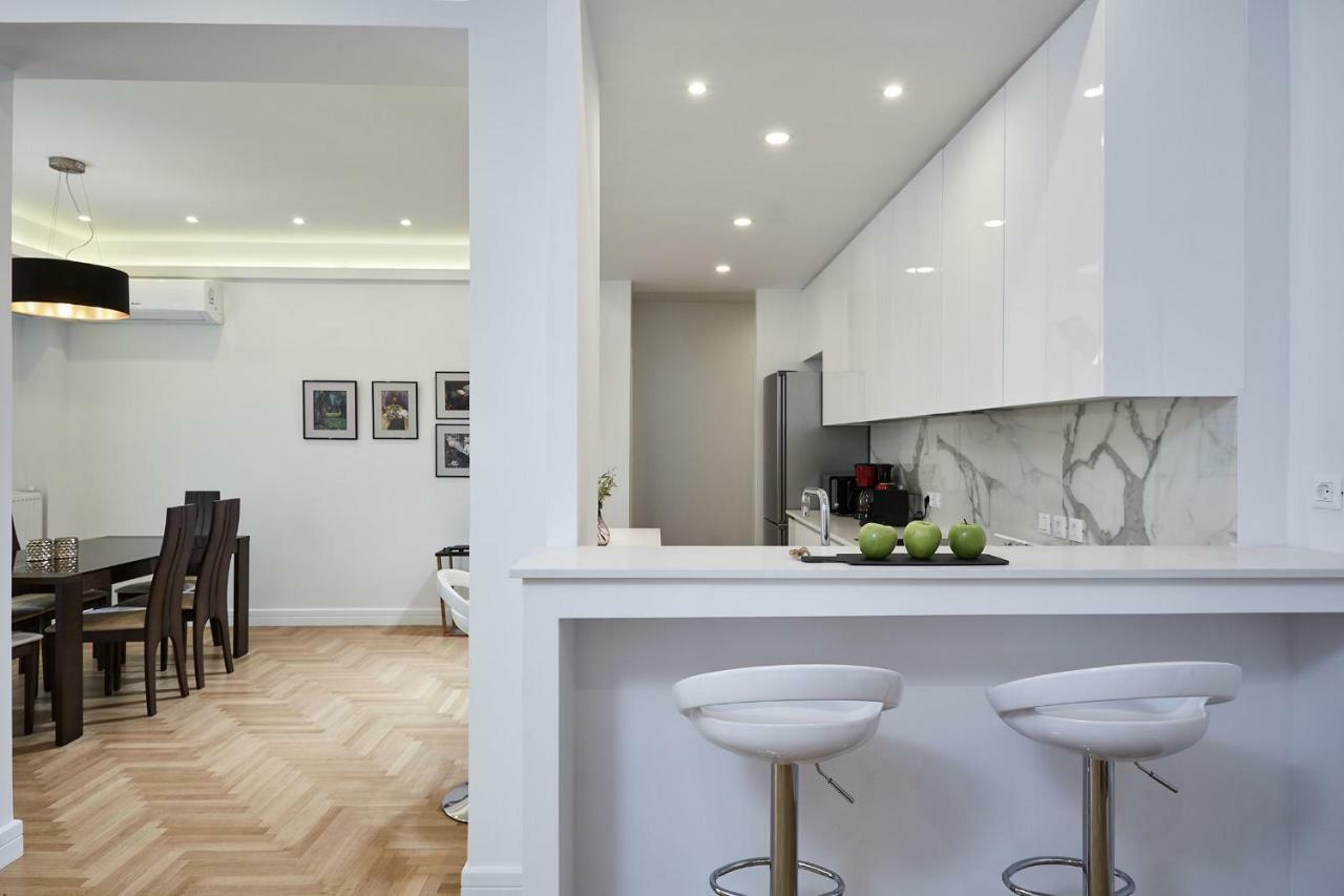 Luxurious Spacious Apt Next To Hilton Hotel Афіни Екстер'єр фото